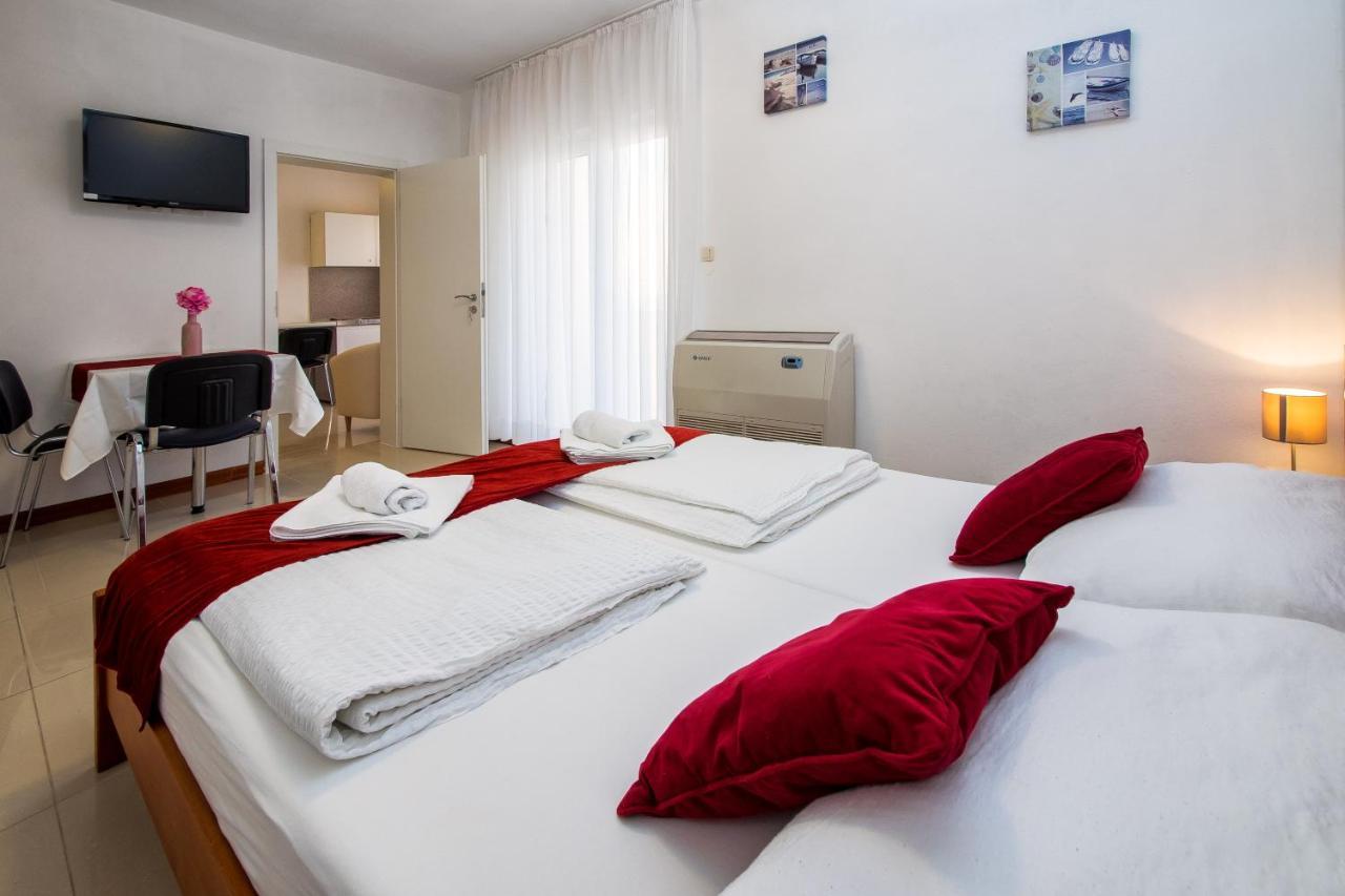 פודסטראנה Apartments Toni 2000 מראה חיצוני תמונה