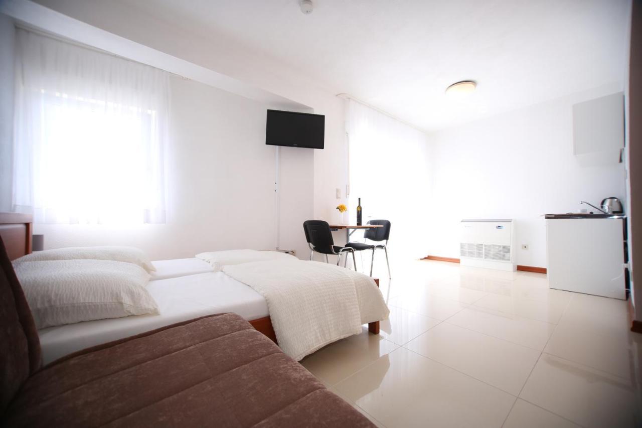 פודסטראנה Apartments Toni 2000 מראה חיצוני תמונה