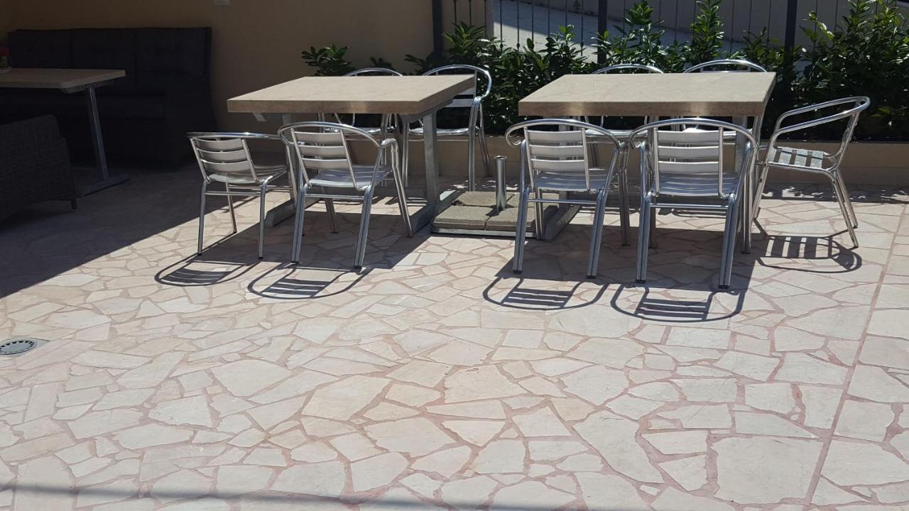 פודסטראנה Apartments Toni 2000 מראה חיצוני תמונה