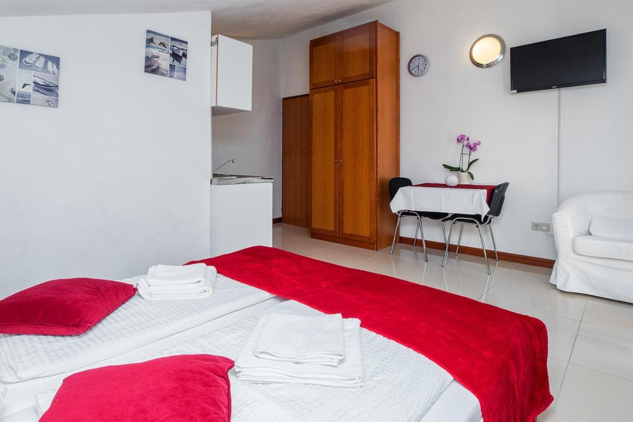 פודסטראנה Apartments Toni 2000 מראה חיצוני תמונה